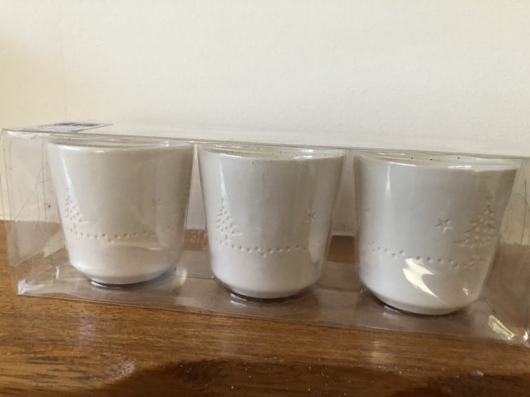 Set of 3 white ceramic Christmas tealight holders