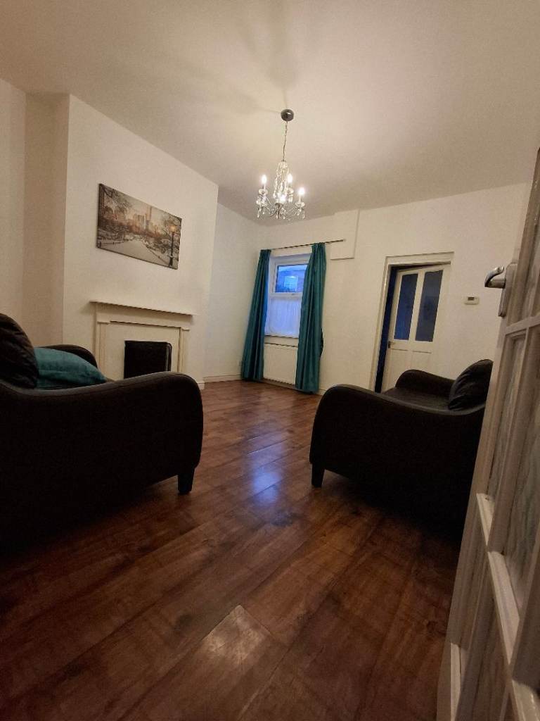 🏡 House for RENT In Rusholme