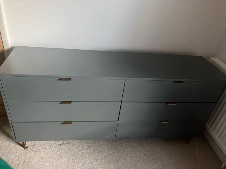 Large chest of drawers 