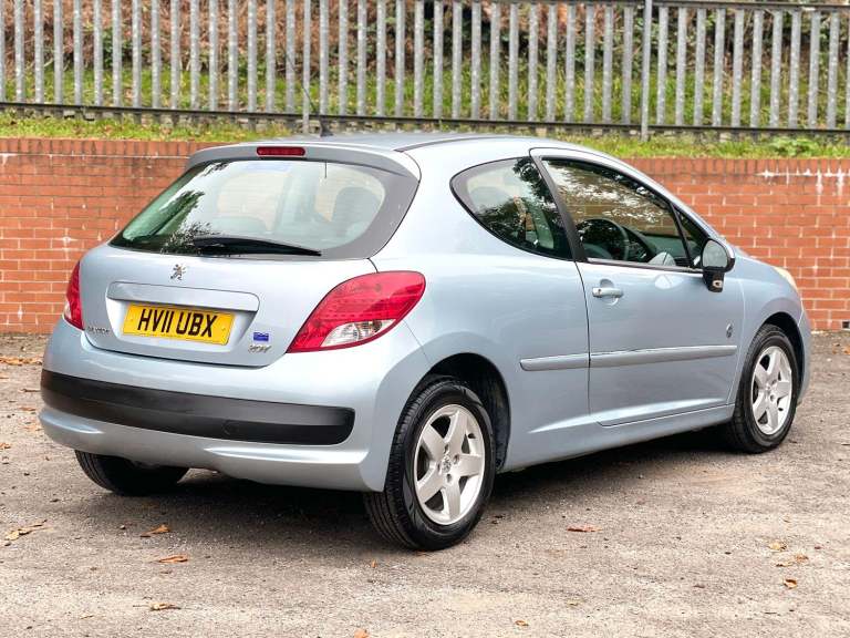 PEUGEOT 207 1.4 HDi Envy 2011