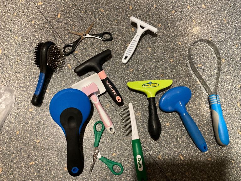 BUNDLE ( 11 items ) of dog, etc, grooming items. In IMMACULATE CLEAN CONDITION thanks