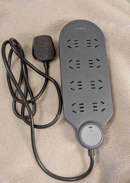 Philips Extension Lead Power Strip with 8 Sockets Uk-Asia