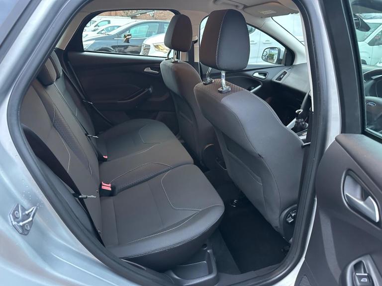 2015 Ford Focus 1.0T EcoBoost Zetec Euro 6 (s/s) 5dr HATCHBACK Petrol Manual