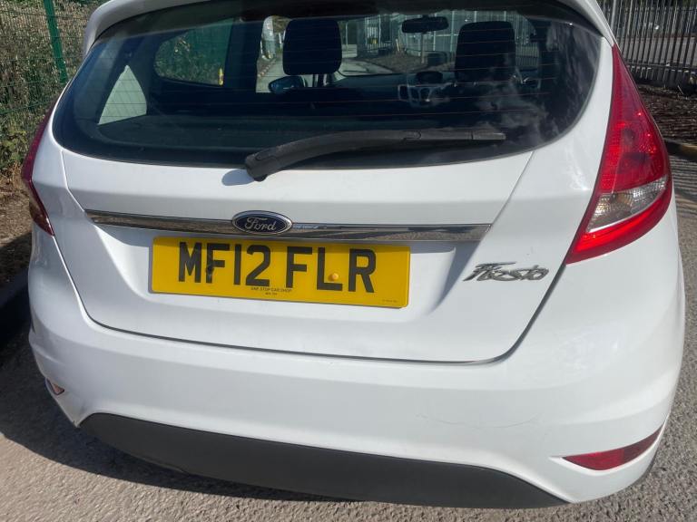 FORD FIESTA 1.2 ZETEC 12 REG WHITE 3 DOOR 12 MONTHS MOT TAX £165 LOW INSURANCE 50+MPG
