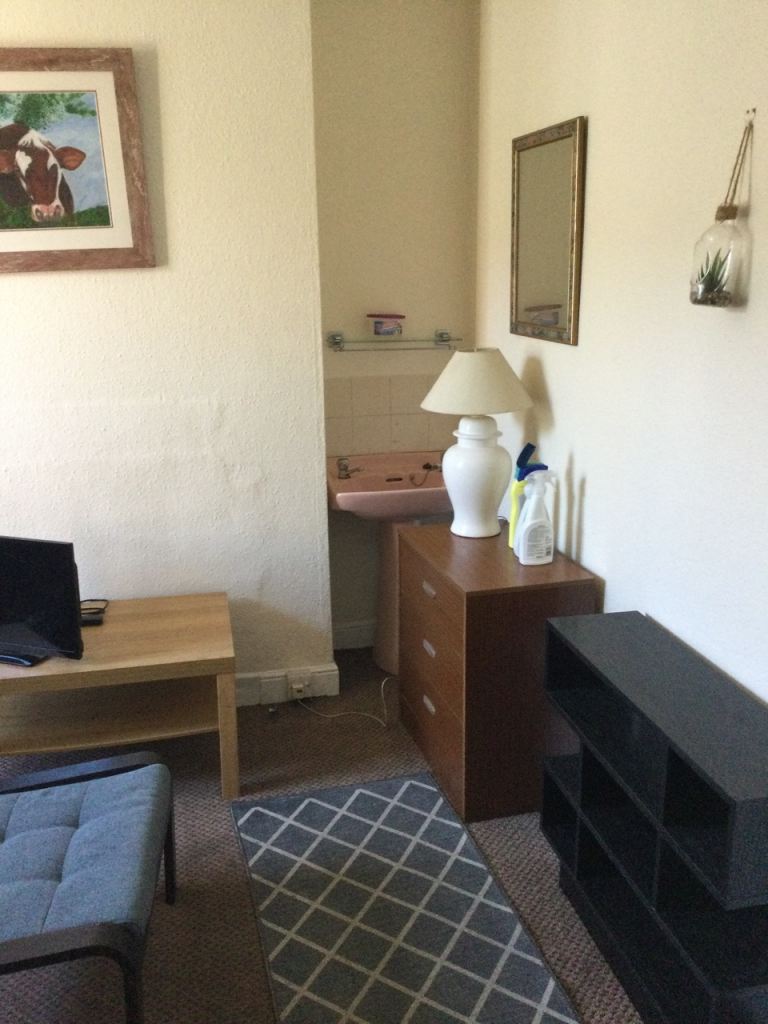 Room with own bathroom in Alma Street