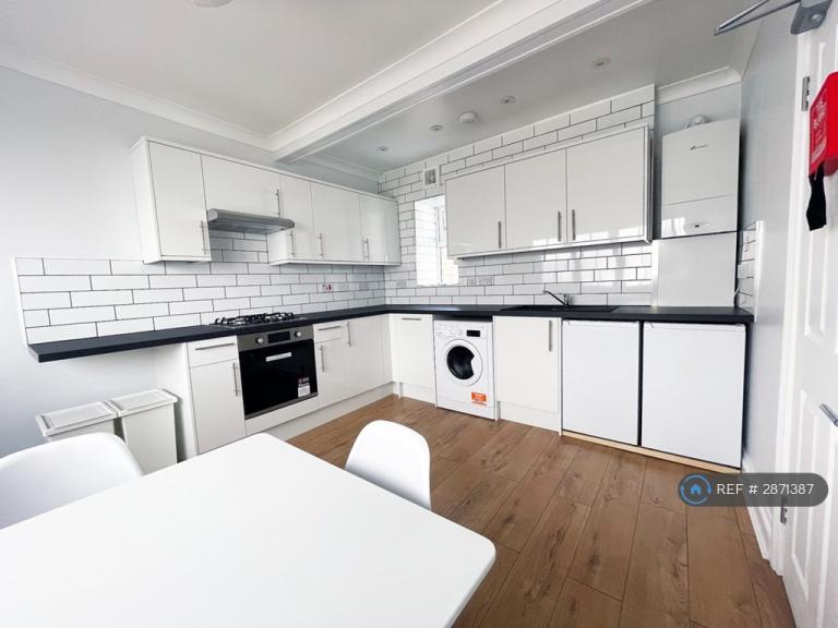 3 bedroom flat in Camden Mews, London, NW1 (3 bed) (#2871387)