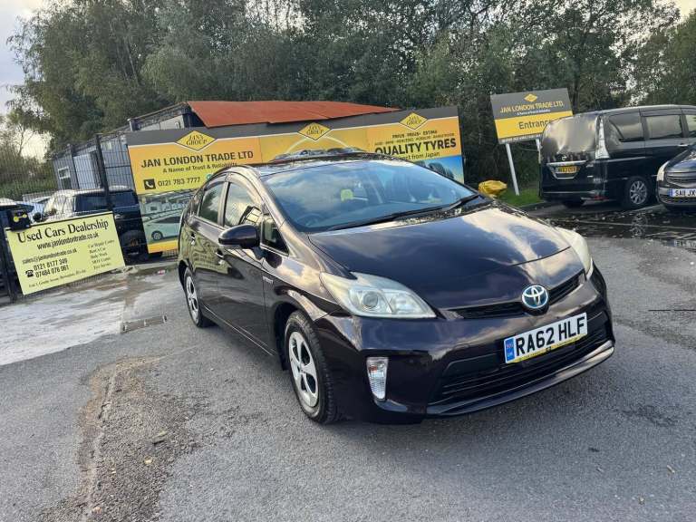 2013 Toyota Prius Toyota Prius Hybrid Petrol Bordeaux 2013 5 Seater  1.8L