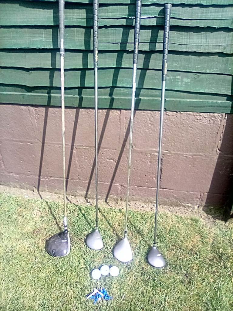 Golf Bag, 4 Clubs, Tees & 3 Balls