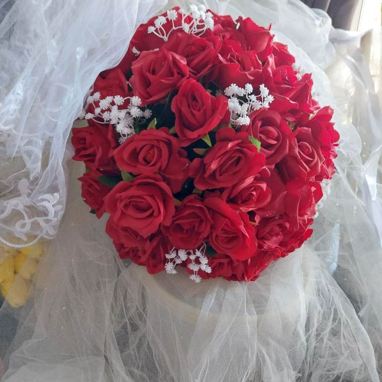 Beautiful Red Rose Bouquet – Artificial, New Condition