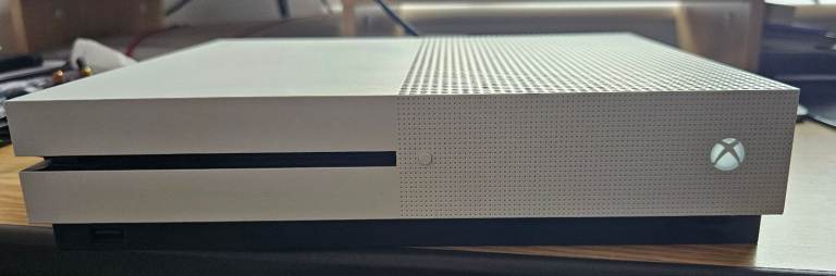 Xbox One S Console + Game