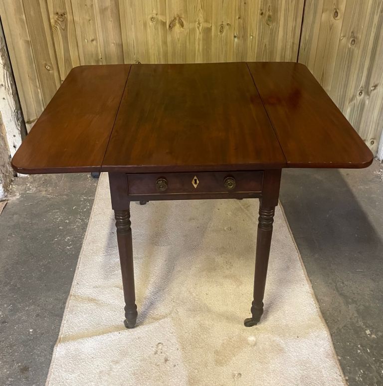 Victorian mahogany extending Pembroke table.  
