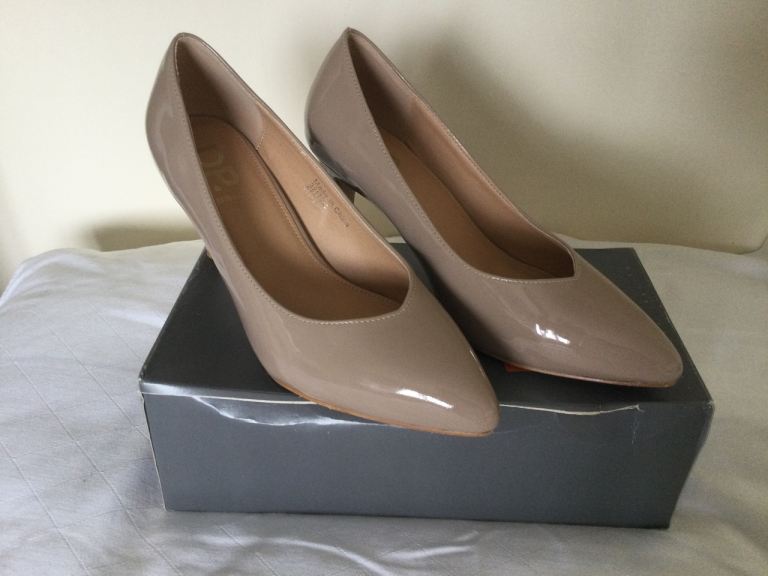 Ladies Wide Fit Court Shoes Size 5