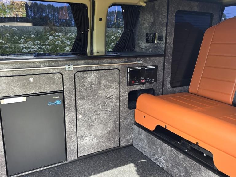 Nissan Elgrand Campervan Auto petrol Ref D110