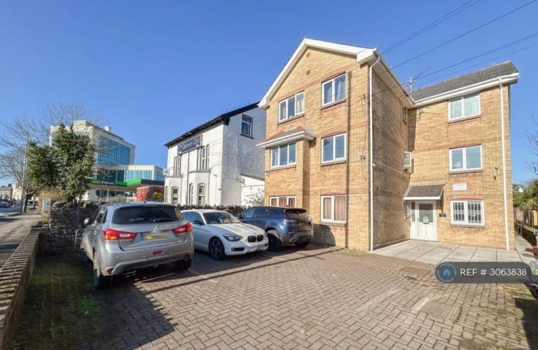 1 bedroom flat in Clarence Court, Newport, NP19 (1 bed) (#3063838)
