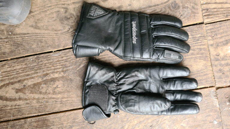 Motorcycle gloves size medium 