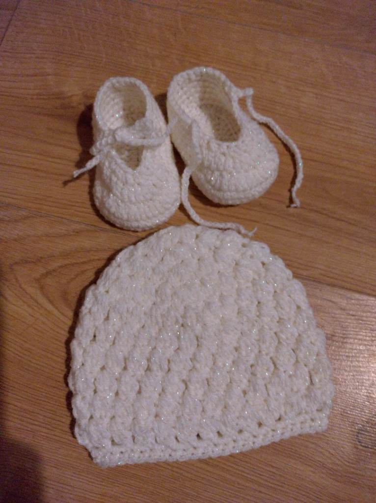 Handmade Sparkly baby hat and shoes set 
