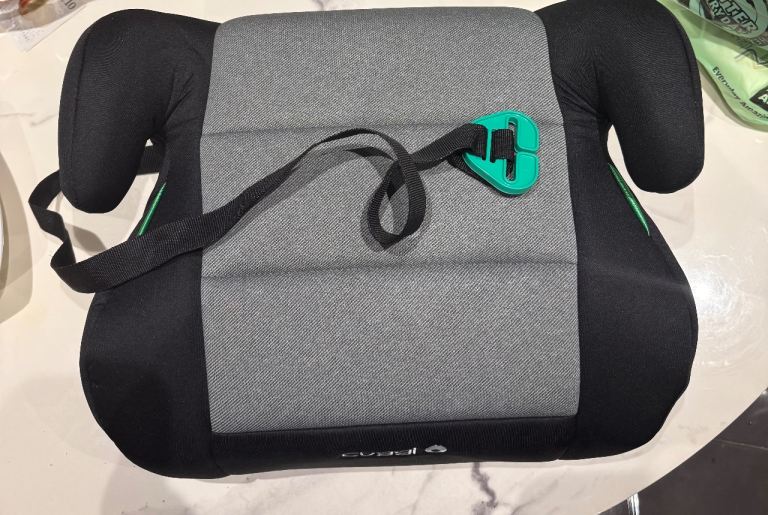 Cuggl I-size backless booster seat