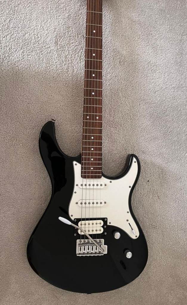 Yamaha Pacifica - Black 