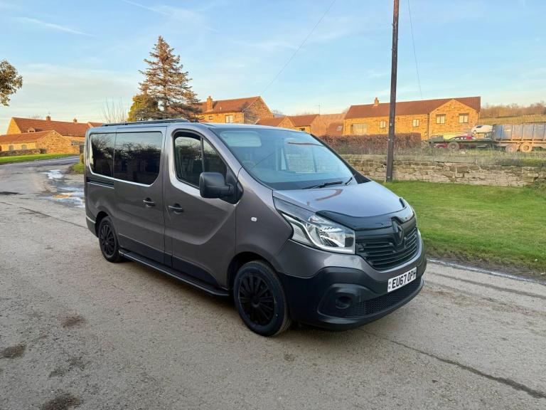 2017 Renault Trafic SL27 ENERGY dCi 125 Business 9 Seater MPV Diesel Manual
