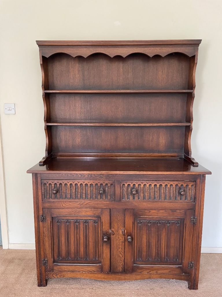Vintage Solid Wood Dresser/Display Cabinet – Good Condition