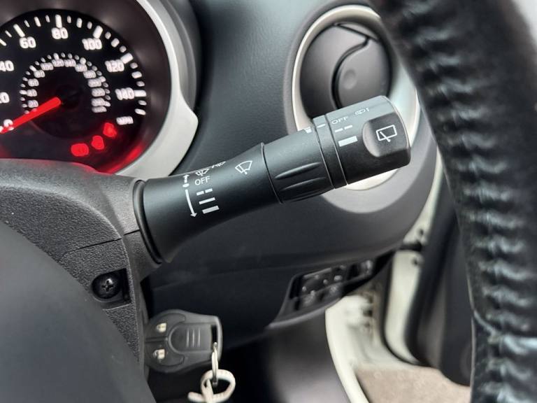 2014 Nissan Juke 1.5 dCi 8v n-tec SUV 5dr Diesel Manual Euro 5 (s/s) (110 ps) HATCHBACK Diesel Ma...