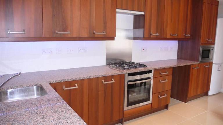 LARGE SINGLE ROOM - EXCELLENT HOUSE IN FENHAM - NORMANTON TCE. (ARTHUR’S HILL)