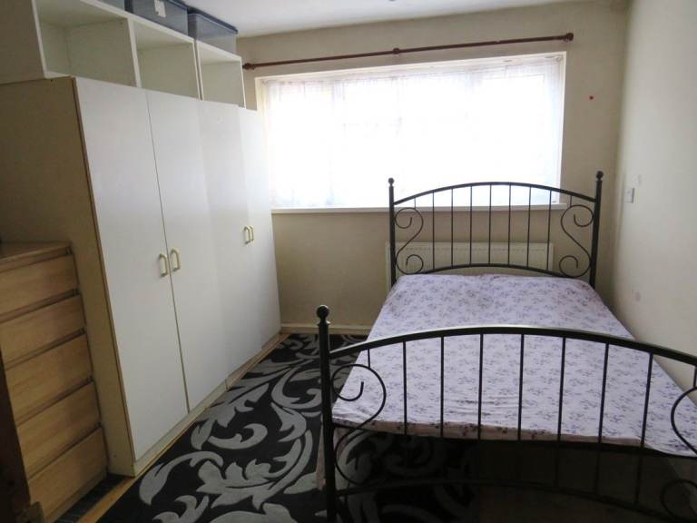 1 bedroom flat for rent in Southall UB2