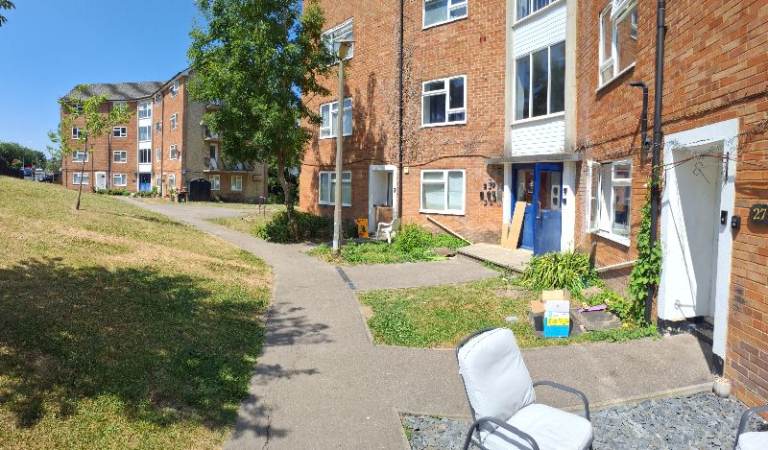 Double Room To Let in Reading No Deposit! DSS Accepted! Any Age Free WiFi 