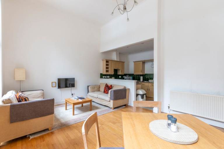 Stunning, ground floor, 3-bedroom, 4-person, HMO flat on Hopetoun Crescent – available June