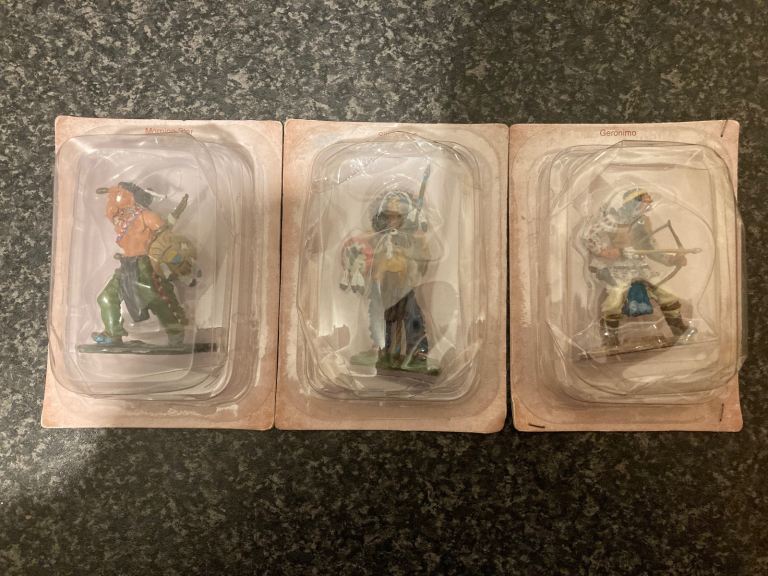 Native Indians figures 