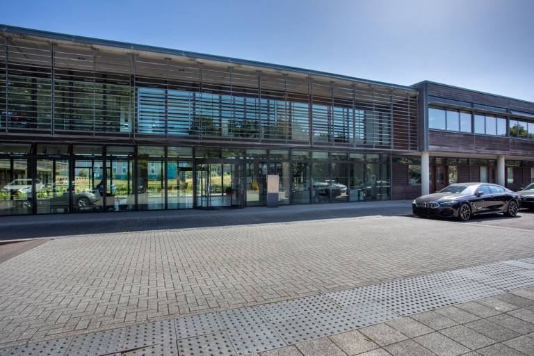 Luton - LU2 8DL \ Office Space for Rent - 2 Workstations