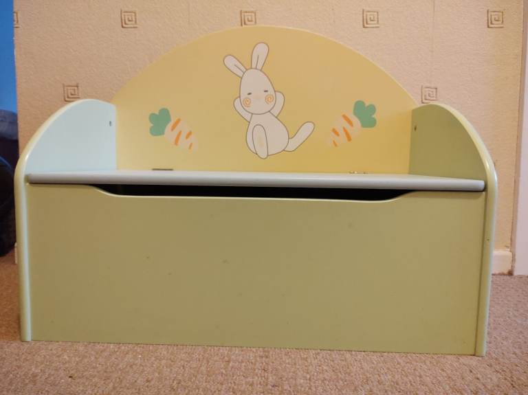 Toy storage box and bench with some toys included