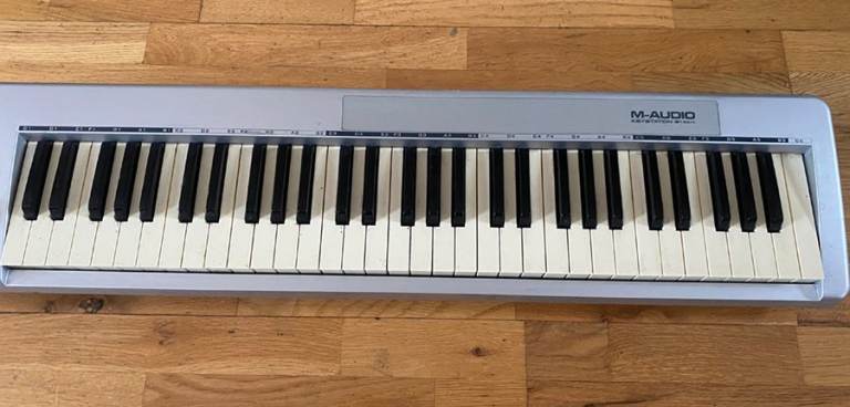 M-Audio Keystation 61 ES midi controller keyboard