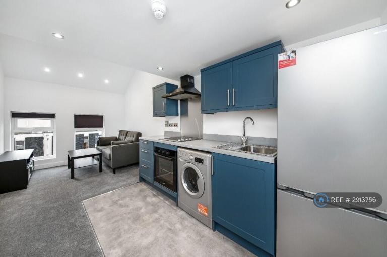 1 bedroom flat in Dovecot House, Stockton-On-Tees, TS18 (1 bed) (#2913756)