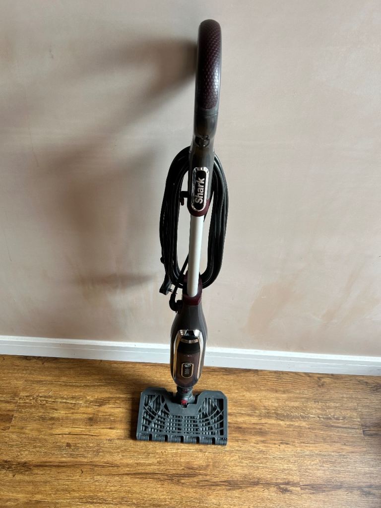Shark Klik n Flip Steam Cleaner – Good Condition
