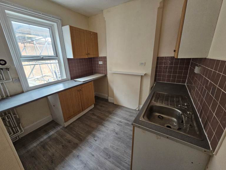 Large 2/3 bedroom flat In A Great Location