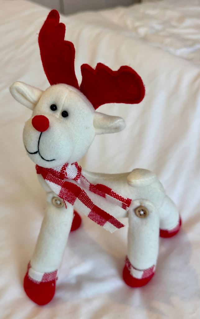 Christmas Reindeer and Grinch Decorations – As Good As New