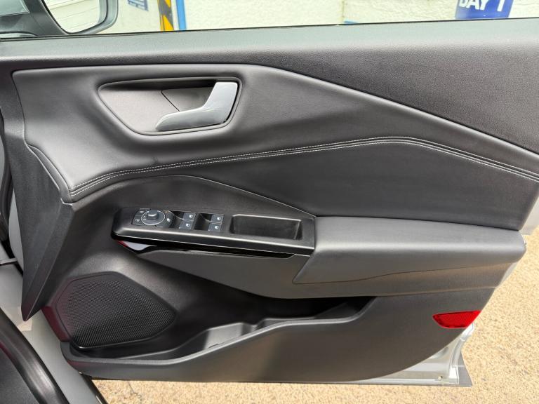 2025 Ford Puma 1.0 EcoBoost Hybrid mHEV Titanium, UNDER 350 MILES, MAY 2028 FORD WARRANTY, HATCHB...