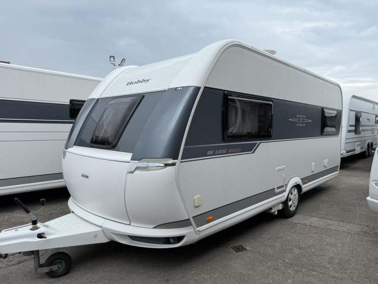 2018 HOBBY De Luxe Edition 495 UL fixed single beds