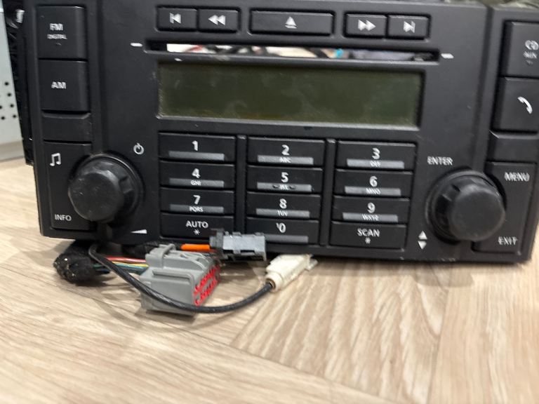 Freelander 2 sat nav cd unit 