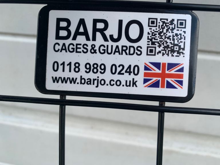 BARJO  FITTED TAILGATE DOG GARD