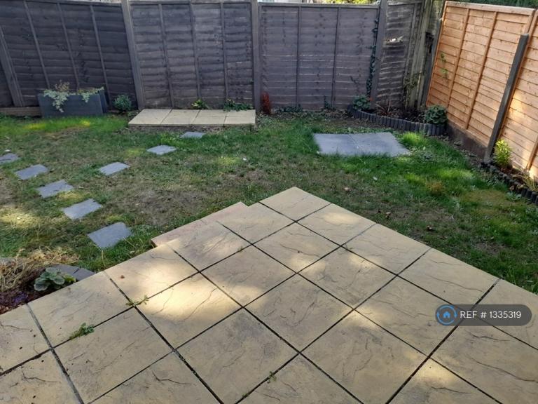 2 bedroom flat in Highland Road, Maidstone, ME15 (2 bed) (#1335319)