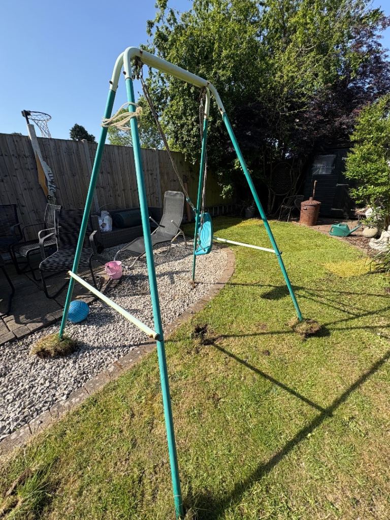 Toddler swing loads of life left 