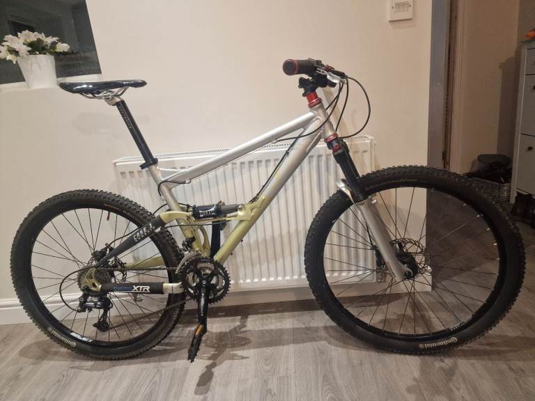 2006 Gary Fisher Cake 3 Full Suspension Mountain Bike, rear carbon stays.