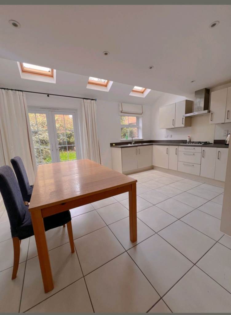 Double Ensuite Room + Office space