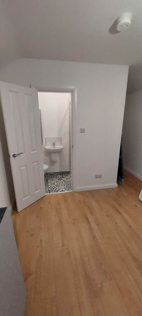Large Ensuite Bedroom To Let In East Belfast, Belmont Area.