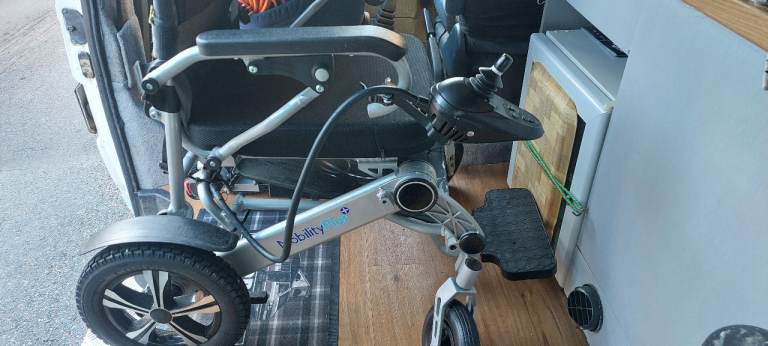 Electric wheelchair 