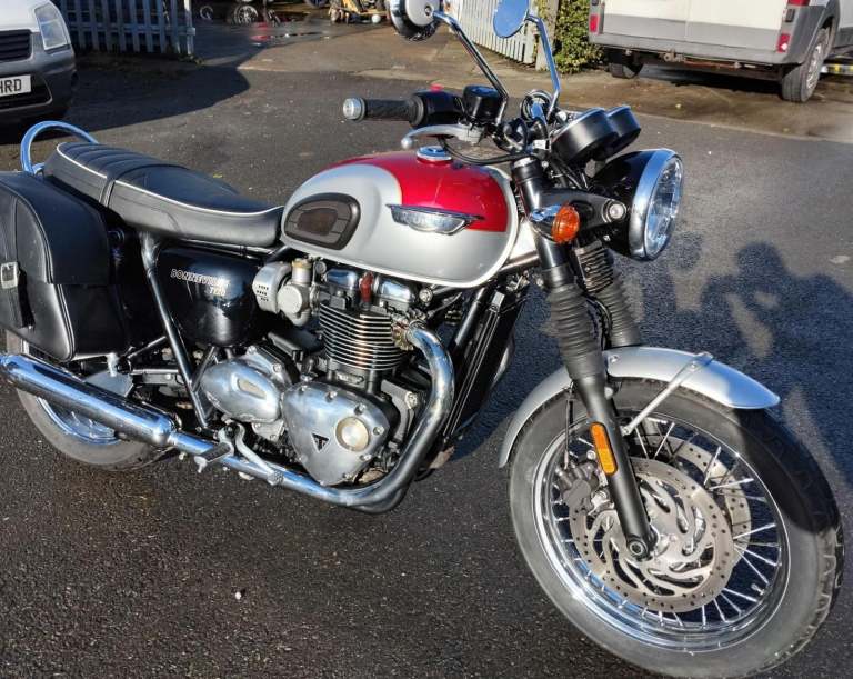 2017 66 TRIUMPH BONNEVILLE T120 T 120 1200 RED 1289 MILES CLASSIC STYLING