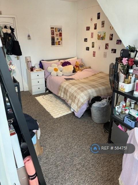 5 bedroom flat in Holdenhurst Road, Bournemouth, BH8 (5 bed) (#584751)