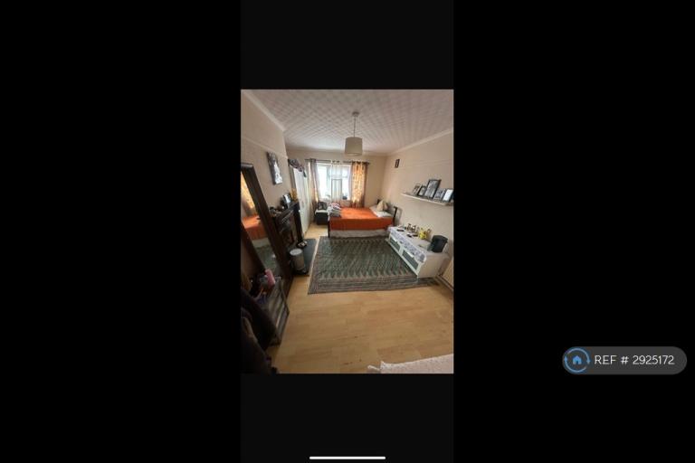 5 bedroom house in Feltham, Feltham, TW14 (5 bed) (#2925172)